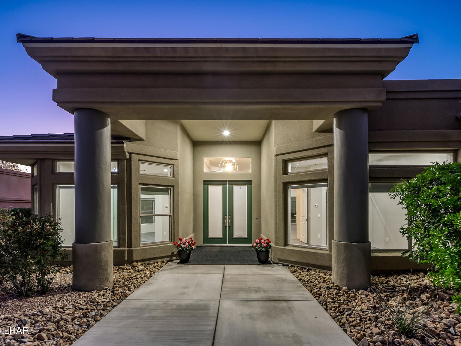 3387 N Latrobe Dr