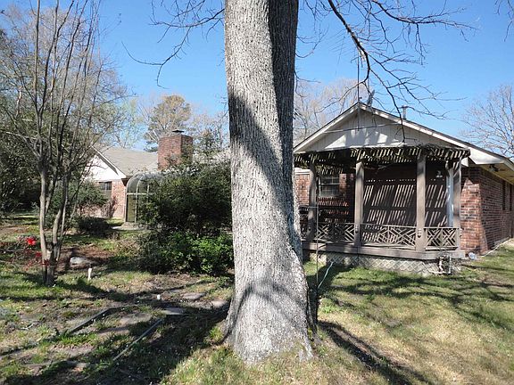 3rd image of 12 Regency Ln