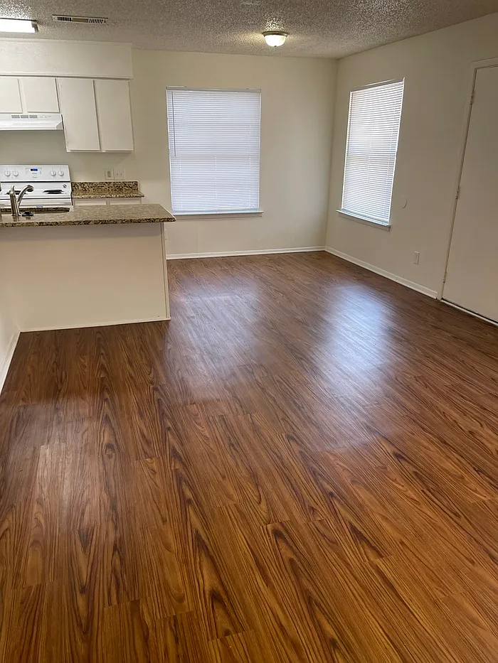 2 bed, 1.5 bath, 1000 sqft, $1,490 — Photo 1