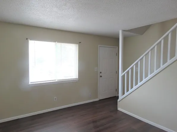 212 N Clinton St, Olathe, KS 66061