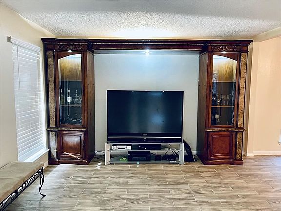 2nd image of 1811 Cheyenne River Cir