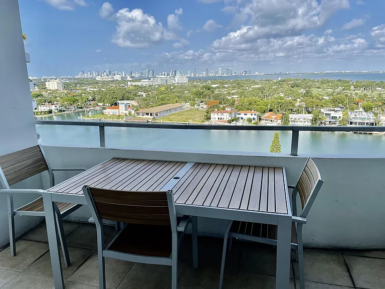 5161 Collins Ave #1718 — Photo 31