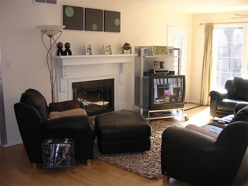 1st image of 2305 Country Park Dr SE