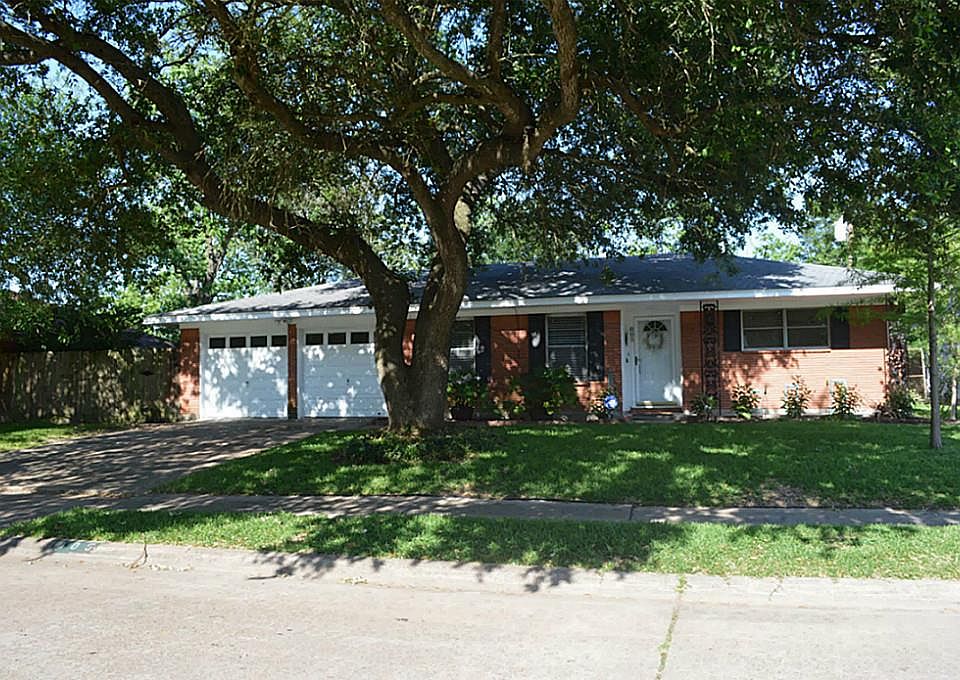 1st image of 805 Alyse St