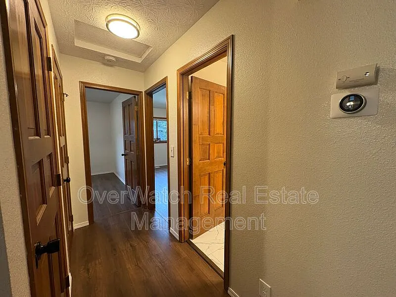 3 bed, 2.0 bath, 1584 sqft, $3,000 — Photo 2