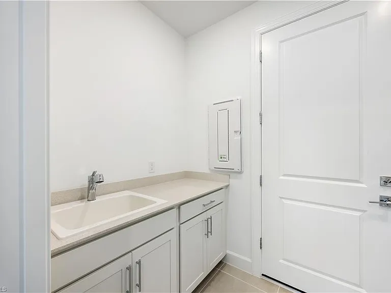 19218 Hinkley Dr — Photo 15