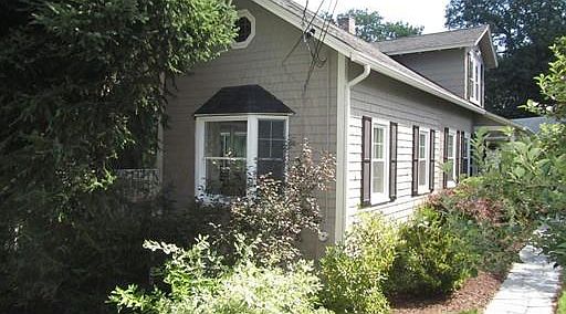 4th image of 158 Woodland St