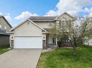 9414 Red Sunset Dr, West Des Moines, IA 50266