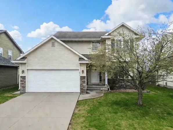 9414 Red Sunset Dr, West Des Moines, IA 50266