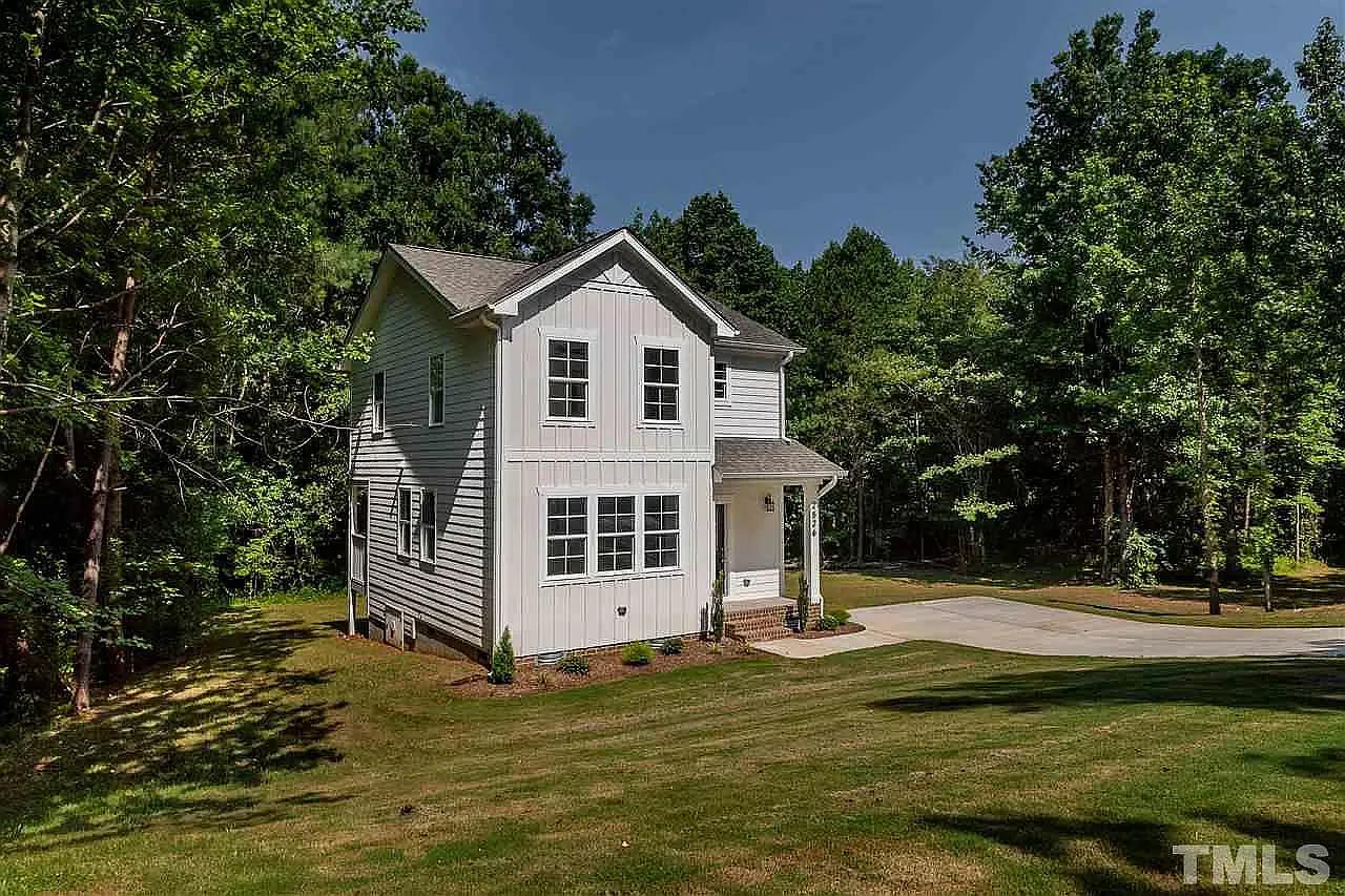 3 bed, 2.5 bath, 1491 sqft, $2,100 — Photo 2