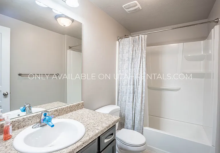 198 E Segovia Ln — Photo 23