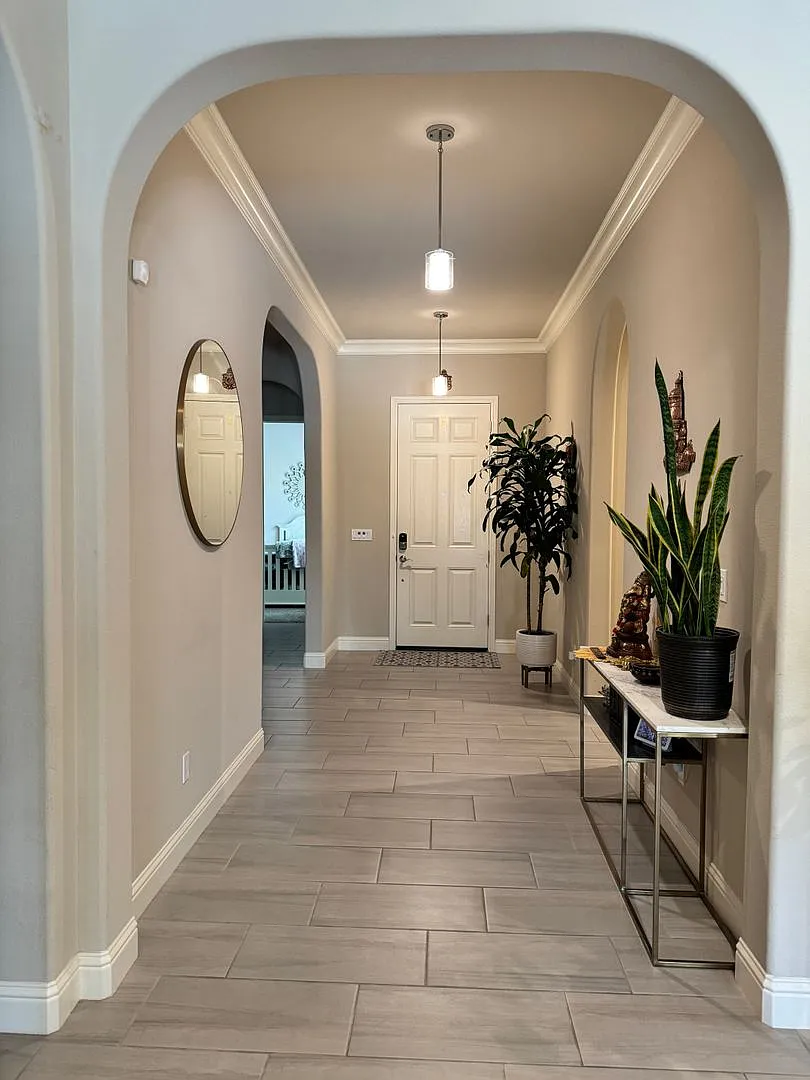 Gorgeous 4 Bedroom 3 Bath Home with a Pool and SOLAR in Clovis! — Photo 3