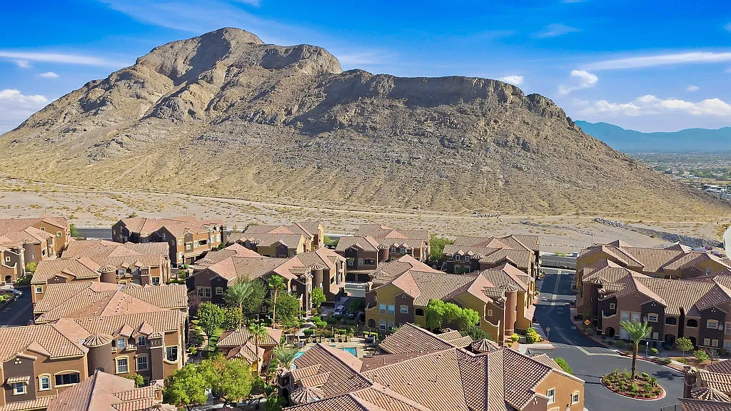 Hualapai Way # 284 - 1 — Photo 3