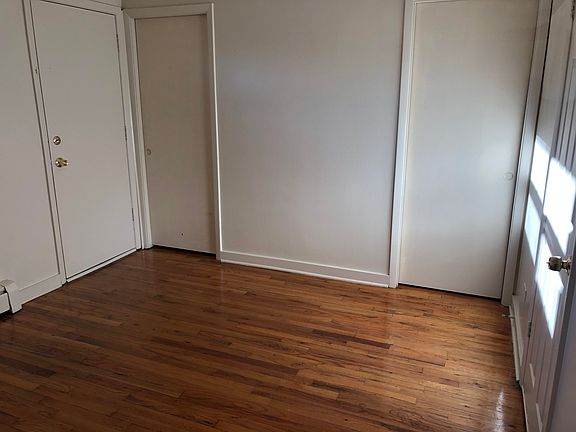 5th image of 30 King Arthur Ct APT 8