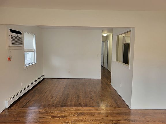 3rd image of 32 Jefferson Ave