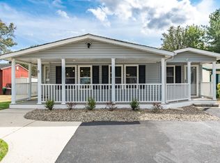 8 Doe Dr, Manalapan, NJ 07726