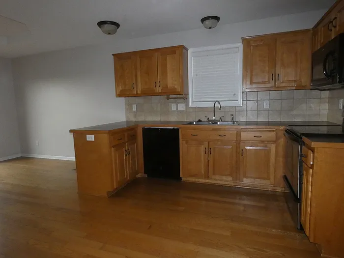 11407 N Bristol Ave — Photo 5