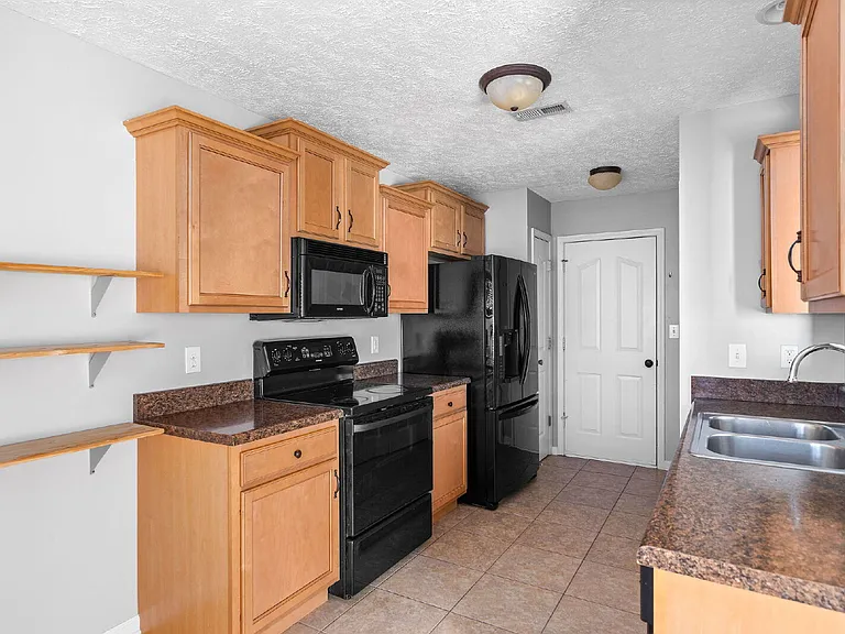 3565 Southwood Dr — Photo 13