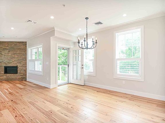 3rd image of 960 Sagamore Avenue #23