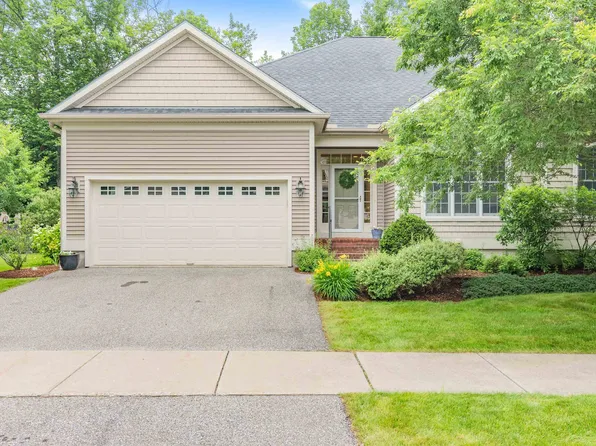 27 Ian Place, Williston, VT 05495