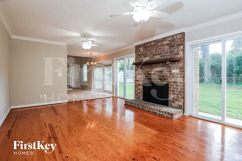 4 bed, 2.5 bath, 2121 sqft, $3,040 — Photo 3