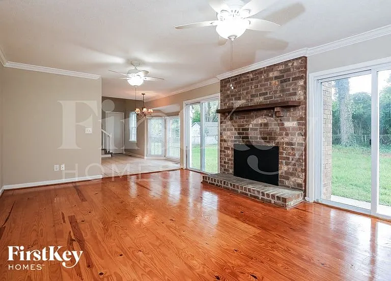 2332 Vanderbilt Dr — Photo 3
