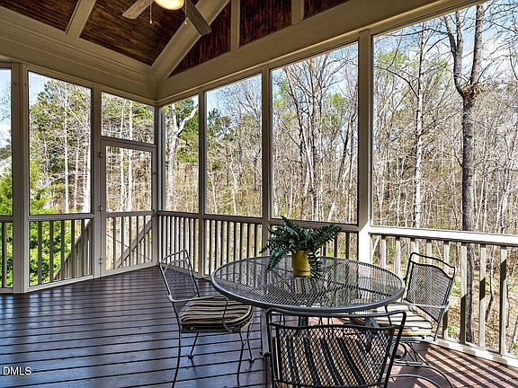 3rd image of 722 Toms Creek Rd