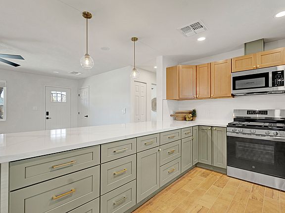 Ample storage with custom cabinets and decorative pulls, soft-close doors and sturdy dovetail joints for a quality, everyday feel.