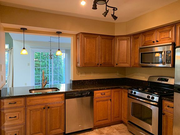 2nd image of 15 Ebony Ct