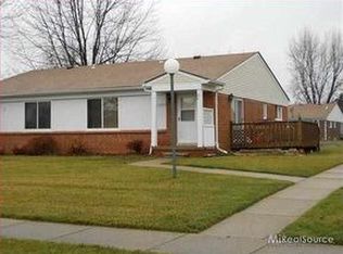31037 Grove St, Fraser, MI 48026