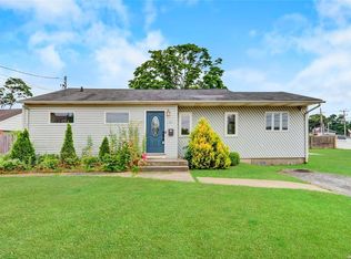 10 Hunter Ave, North Babylon, NY 11703