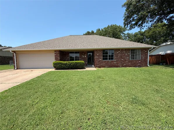 808 W Twin Oaks Dr, Broken Arrow, OK 74011