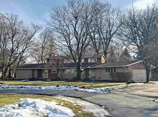 1465 Seena Ct, Essexville, MI