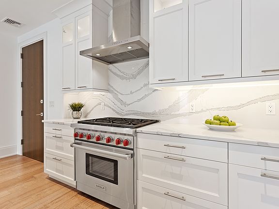 04_15KensingtonRoad_Unit311_2105_HiRes.jpg