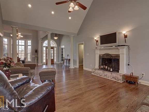 5th image of 725 Dow Pl