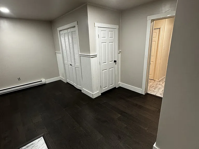 Bedroom 2 Entry