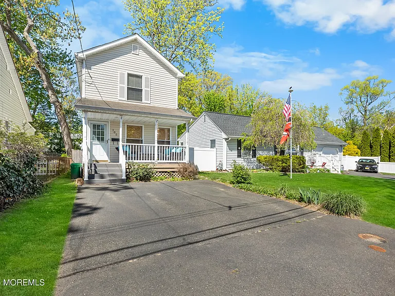 105 Wayside Dr — Photo 3