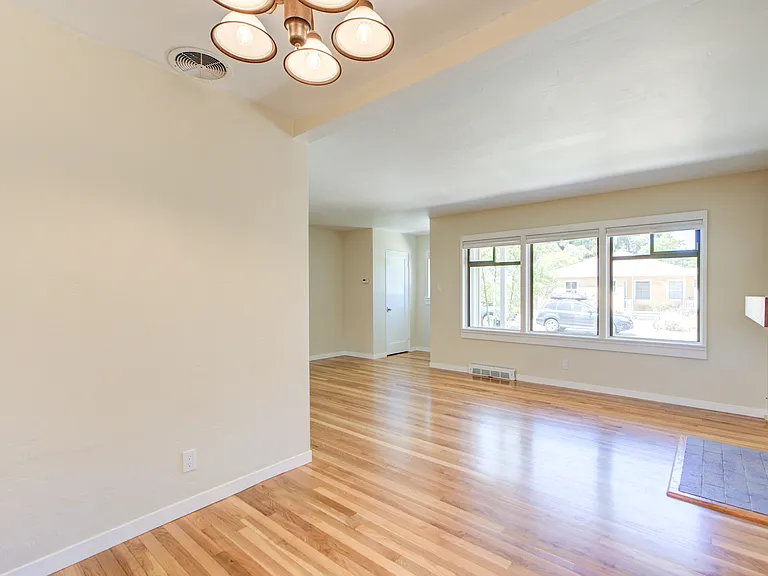 Ryan Ave — Photo 4