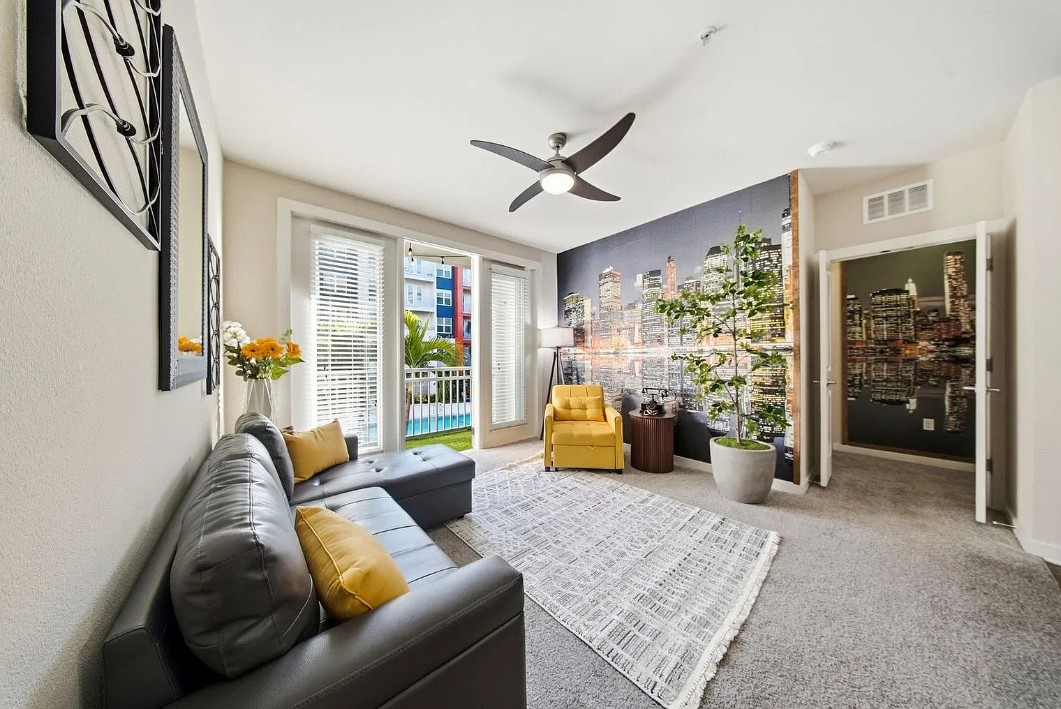 2 bed, 2.0 bath, 1097 sqft, $5,194 — Photo 2