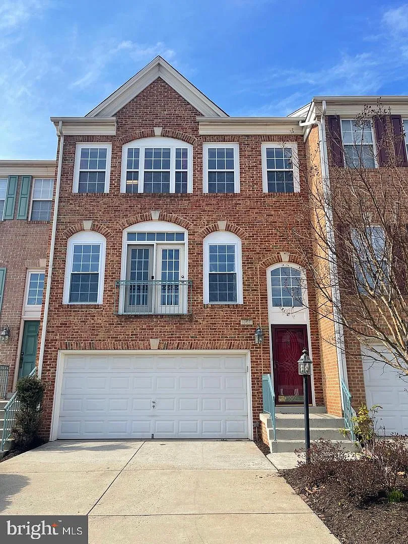 4 bed, 3.5 bath, 2400 sqft, $3,400 — Photo 1