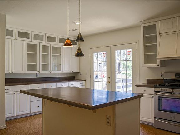 4th image of 4 Worstead Ln