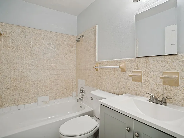 2514 Waverly Ave — Photo 22