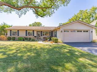579 Bristol Ln, Elk Grove Village, IL 60007