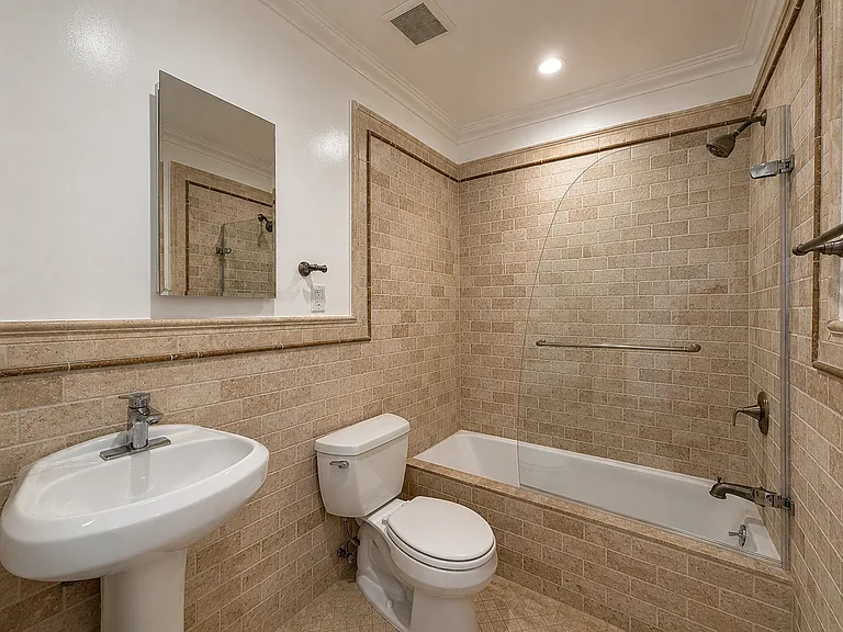1028 12th St #208 — Photo 11