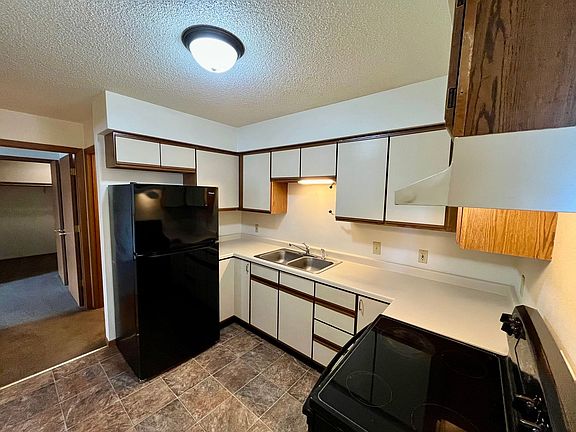 4th image of 810 S State St #8