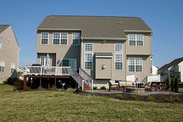2nd image of 905 Lowell Ave