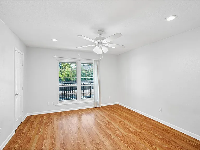 12633 Memorial Dr #118 — Photo 16