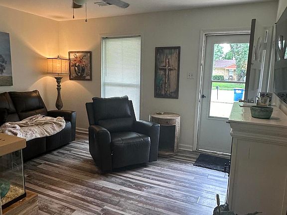 3rd image of 2770 Meadowbrook Dr