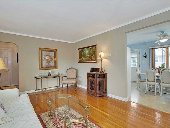 4th image of 749 Park Ln S