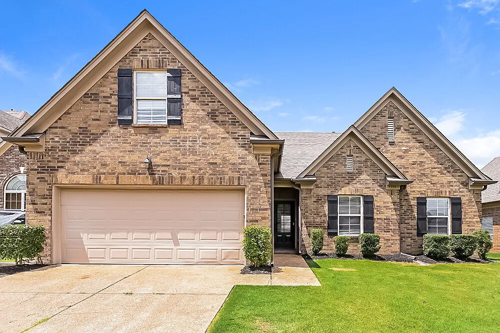 3 bed, 2.0 bath, 1998 sqft, $2,275 — Photo 1